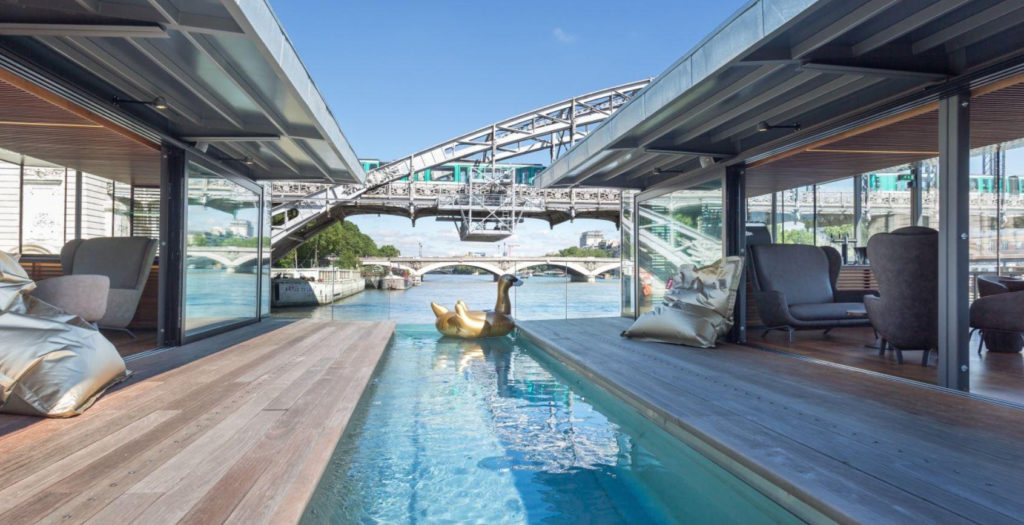 Piscine du OFF Paris Seine pour se baigner à Paris